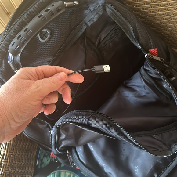 Yorepek Computer and Charging Backpack - Picture 6 of 6